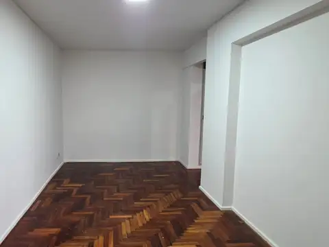 AMPLIO DEPARTAMENTO 2 AMBIENTES - EXCELENTE UBICACIÓN