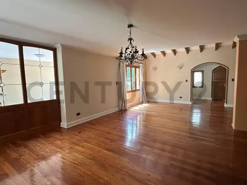 CASA DE CATAEGORÍA EN VENTA - CALLE HUARPES