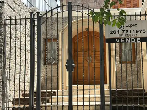 Casa 5 ambientes con 3 baños