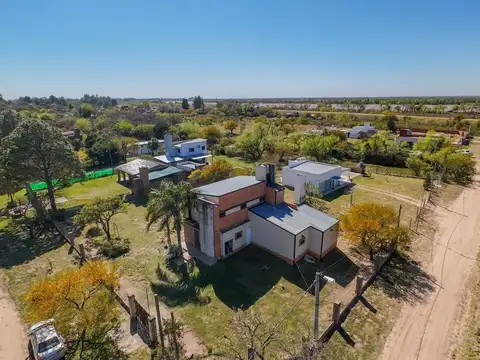 Casa Quinta 4 dorm. en Venta en Colastiné Norte