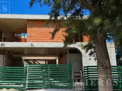Casa 6 ambientes con 3 baños