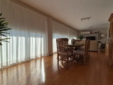 PISO - 3 ó 4 DORMITORIOS- 4 baños- 2 Cocheras + Baulera