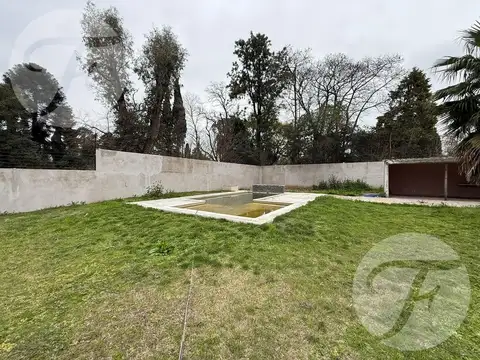 Quinta a refaccionar 1625m² con pileta.