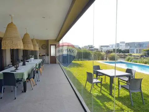 Casa 5 ambientes con 3 baños