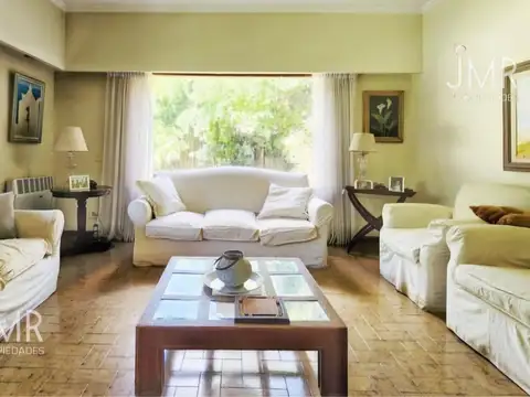 Casa 8 ambientes con 3 baños