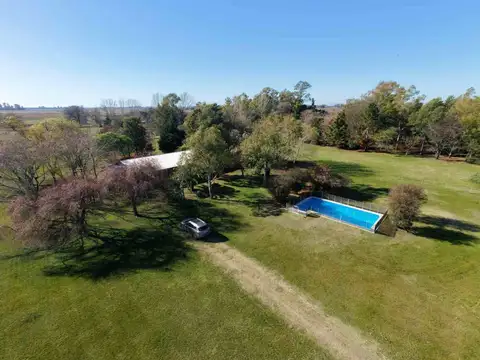 Venta casa con pileta lote 1,25 hectareas