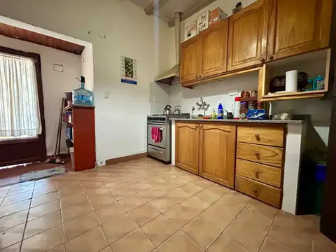 Casa 5 ambientes con 2 baños