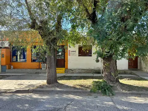 VENTA - CASA CON LOCAL EN BARRIO OBRERO