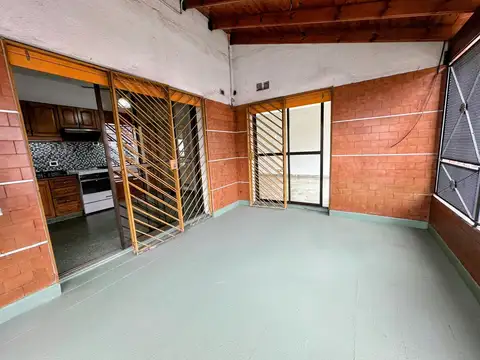 Depto Tipo Casa 4 ambientes con 2 baños