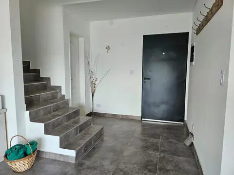 Casa 5 ambientes con 4 baños