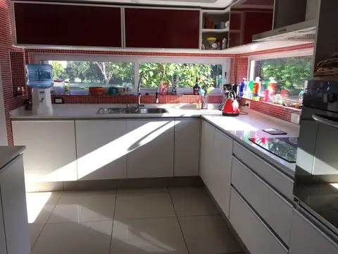 Casa 4 ambientes con 3 baños