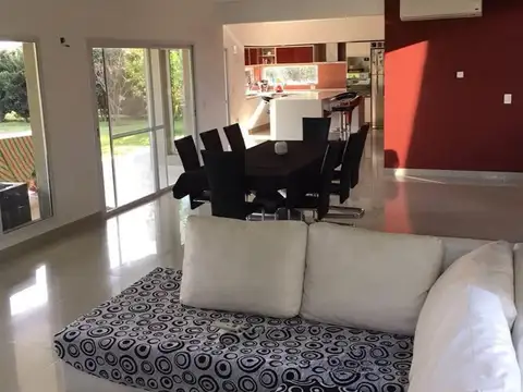 Casa en Alquiler en Santa Teresa, USD 4.500