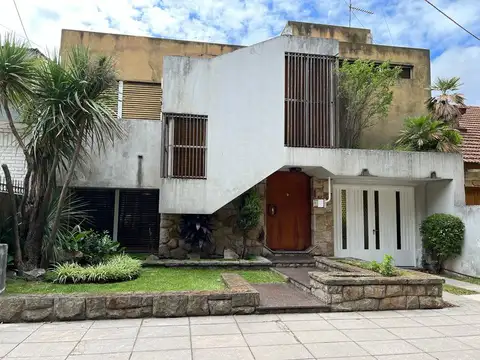 VENTA CASA 4 AMBIENTES EN HAEDO