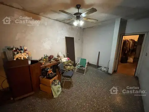 Casa 8 ambientes con 2 baños