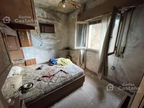 A 1/c de Estación, Casa de 180m cub. Para Refaccionar, Lote de 8,66x36m
