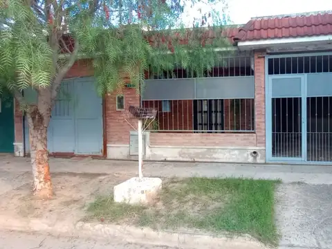 CASA EN CALLE ESTRADA BARRIO RECONQISTA