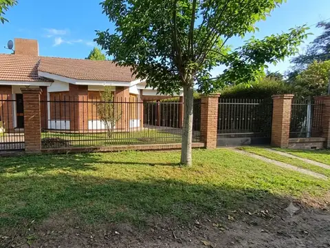 VENTA CASA SAN ANTONIO 3 DORMITORIOS PILETA COCHER