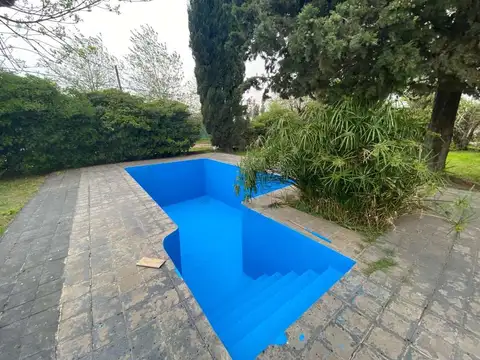 Casa tres ambientes, quincho o dos ambientes, pileta en 880 m2 de terreno