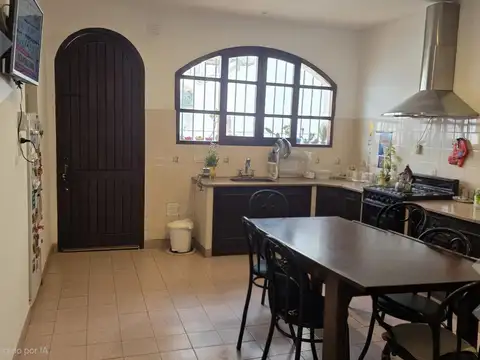 Casa en Venta con 3 cocheras