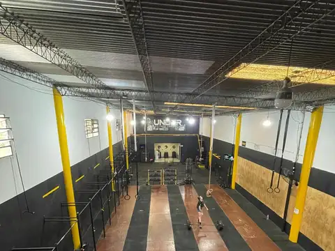 GALPÓN EN ALQUILER SOBRE AV PRINCIPAL VGG+OFICINAS