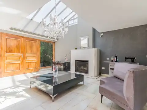 Casa en Venta con 3 cocheras