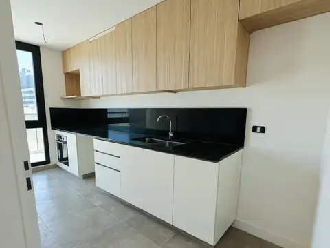 VENTA 3AMB CON BALCON ATERRAZADO. DOS BAÑOS AL FRENTE CON AMENITIES.