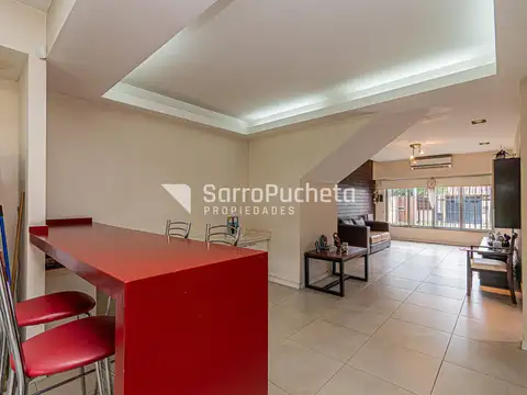 Venta casa 3 ambientes con amplio jardin y cochera en Haedo Norte.