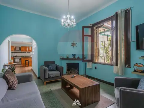 Casa 6 ambientes con 4 baños