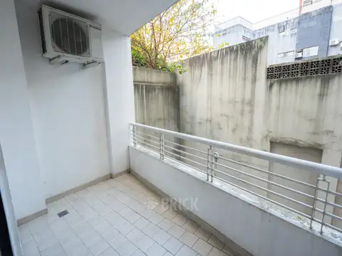 SEMIPISO DIVISIBLE EN ACHAVAL AL 300 - IMPECABLE BALCON TODO SOL APTO PROFESIONAL