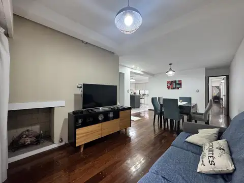 Excelente casa en 3 dormitorios de 5 esquinas.