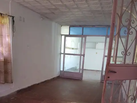 Casa 6 ambientes con 1 baño