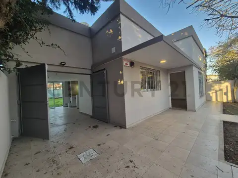 Casa en venta en Villa Elisa con dos dormitorios