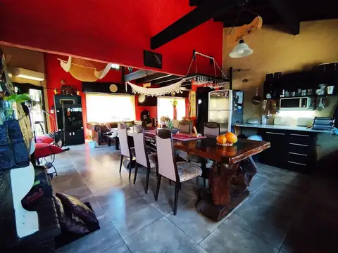 Casa en Venta con 2 cocheras
