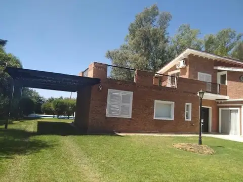 Venta de casa en Larena CC Aptto Credito