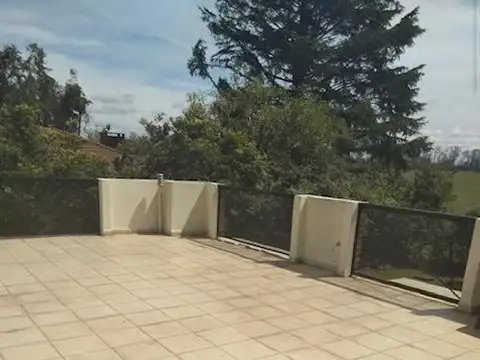 Casa 5 ambientes con 4 baños