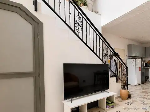 Casa 10 ambientes con 2 baños