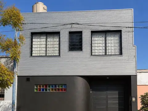 Casa en venta + gran salón - La Plata