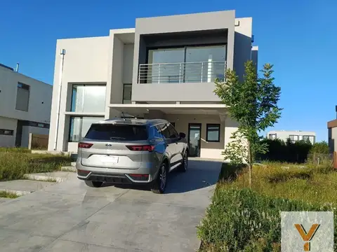 Casa en venta - 3 Dormitorios 3 Baños - 770mts2 - Hudson
