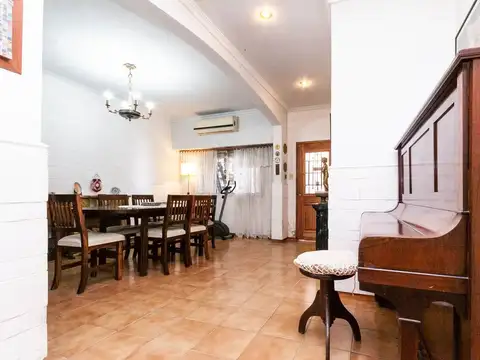 Casa 4 amb con jardín y quincho - Deheza 3700