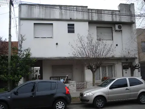 Departamento tipo casa en venta en Haedo sin expensas