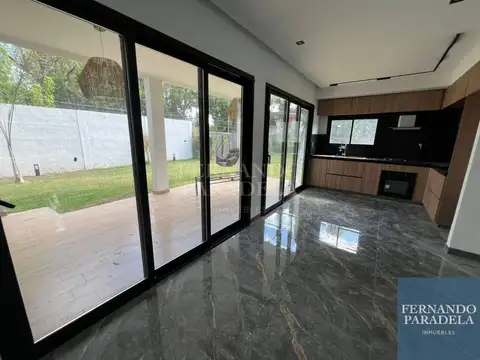 Casa en Venta en Barrio Parque Leloir, USD 280.000