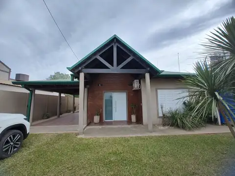 Casa y salón comercial en venta en Villa Elia ER