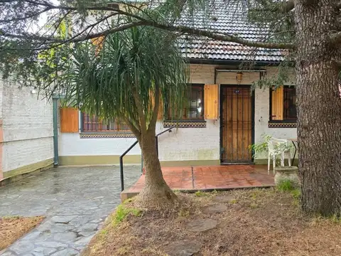 VENTA DE CASA 4 AMBIENTES EN SAN BERNARDO