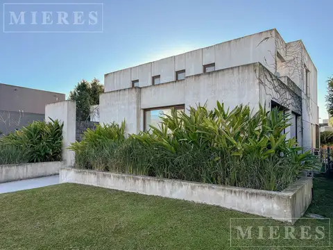 Casa 7 ambientes con 3 baños