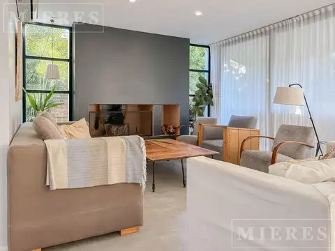 Casa en Venta con 4 cocheras