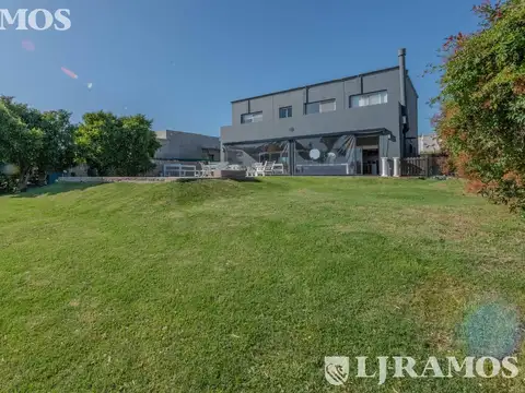 Casa 7 ambientes con 3 baños