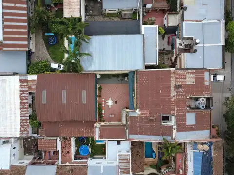 Casa 18 ambientes con 4 baños