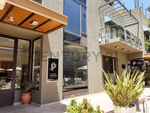 Hotel y locales comerciales en Chacras de Coria