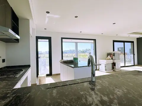 Casa en San Pablo - Pilar -  Octubre 2026