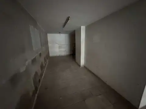 EXCELENTE LOCAL SOBRE AVENIDA